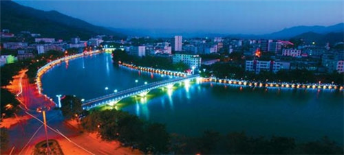 小孩起名看什么书籍好（小孩起名看什么书籍好呢）